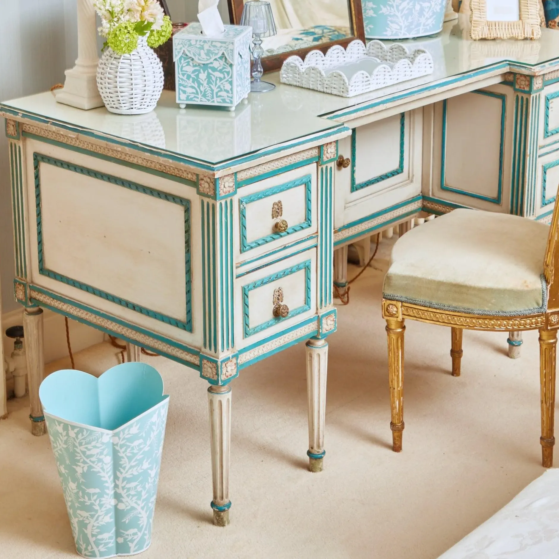Outlet Mrs. Alice Blue Floral Tole Tissue Box