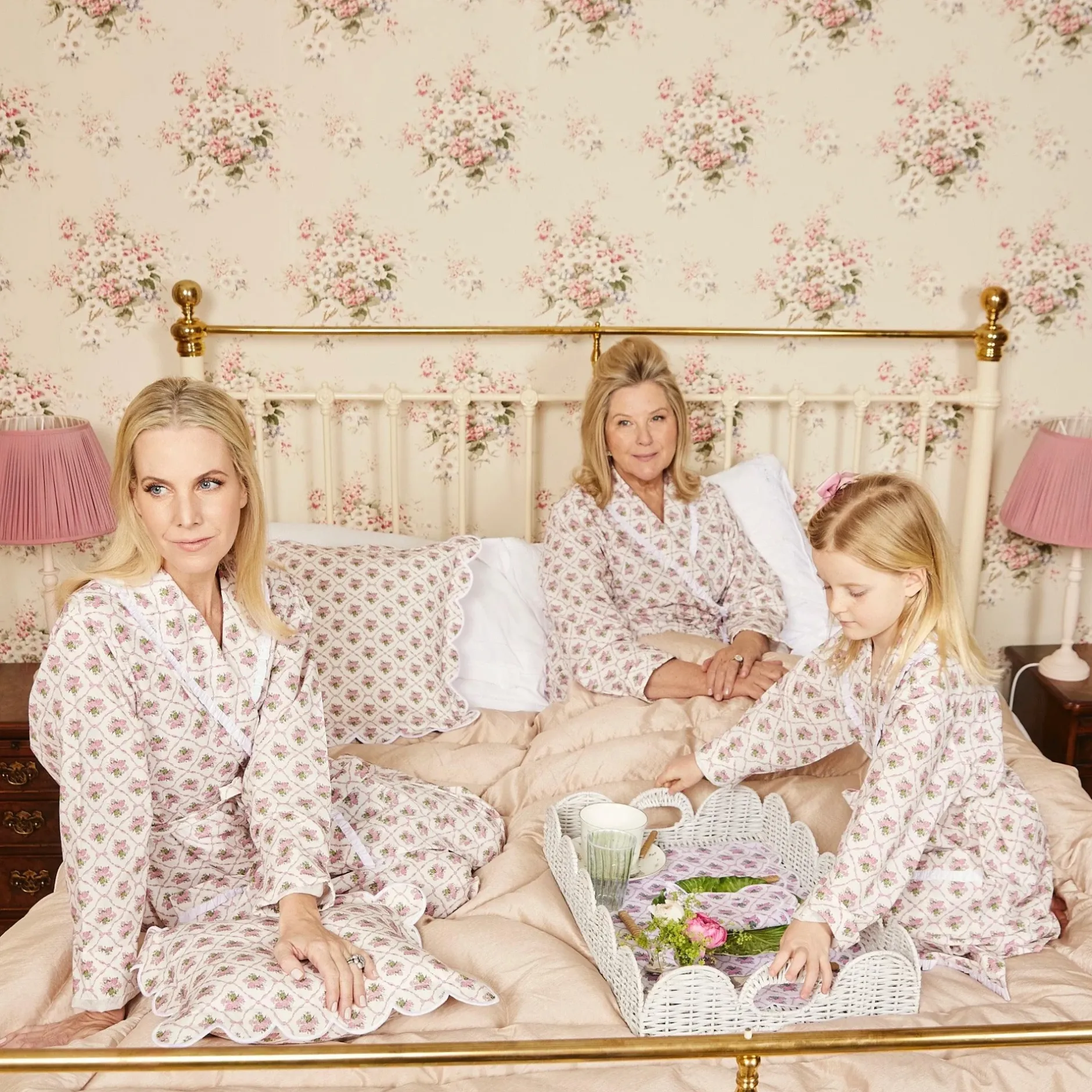 Hot Mrs. Alice Children's Pink Bouquet Dressing Gown