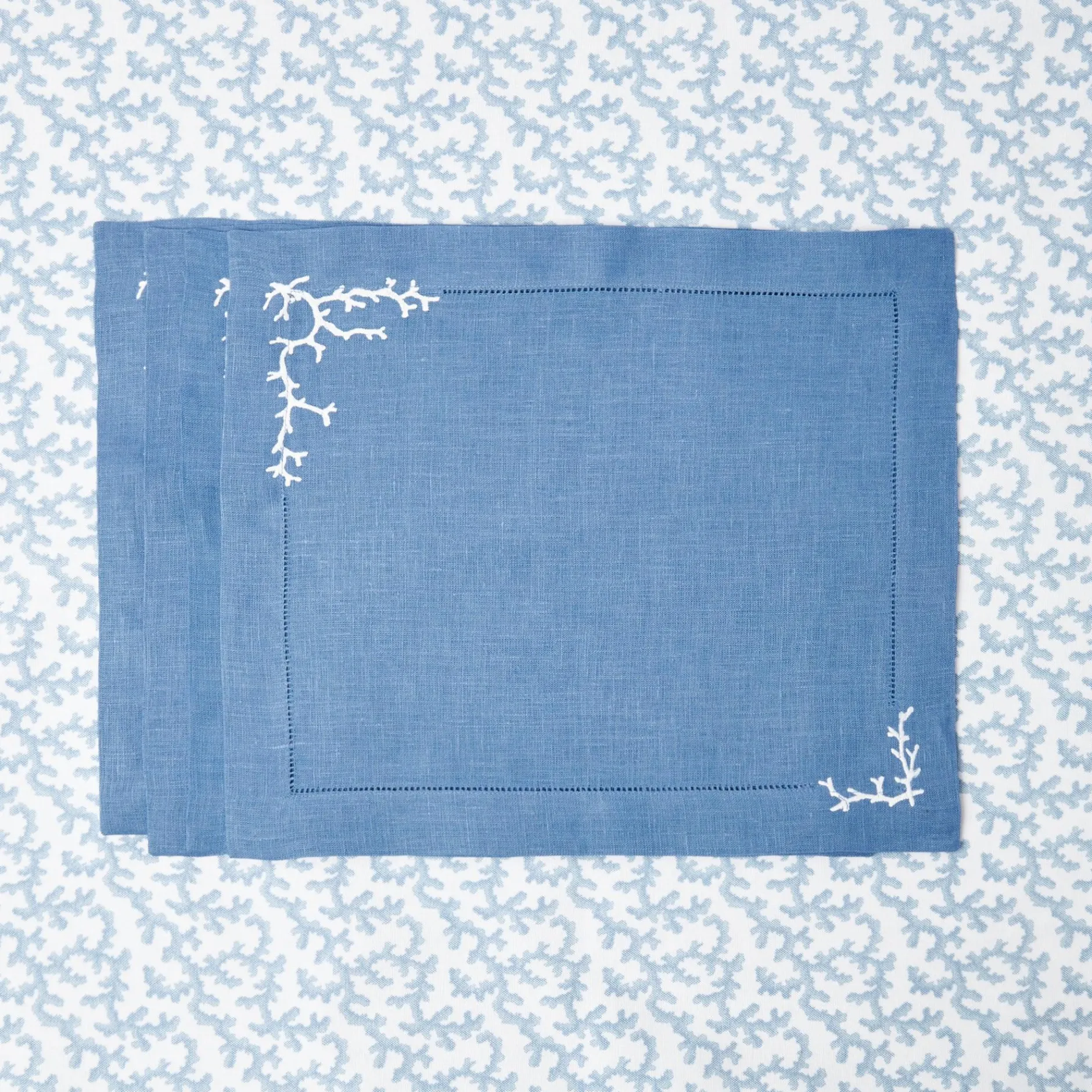 Hot Mrs. Alice Coral Blue Linen Placemats & Napkins (Set Of 4)