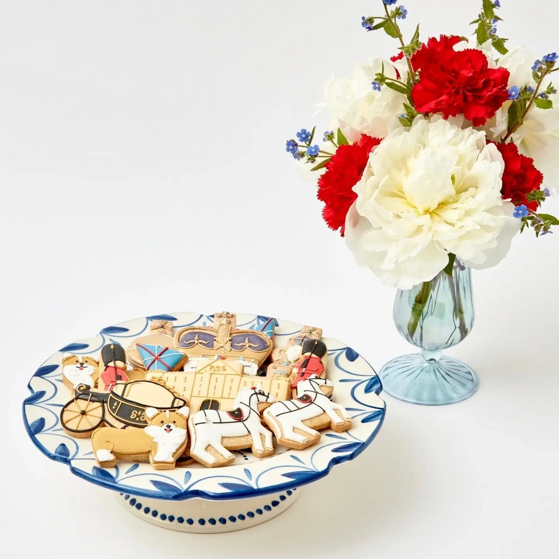 Hot Mrs. Alice Elizabeth Garland Cake Stand
