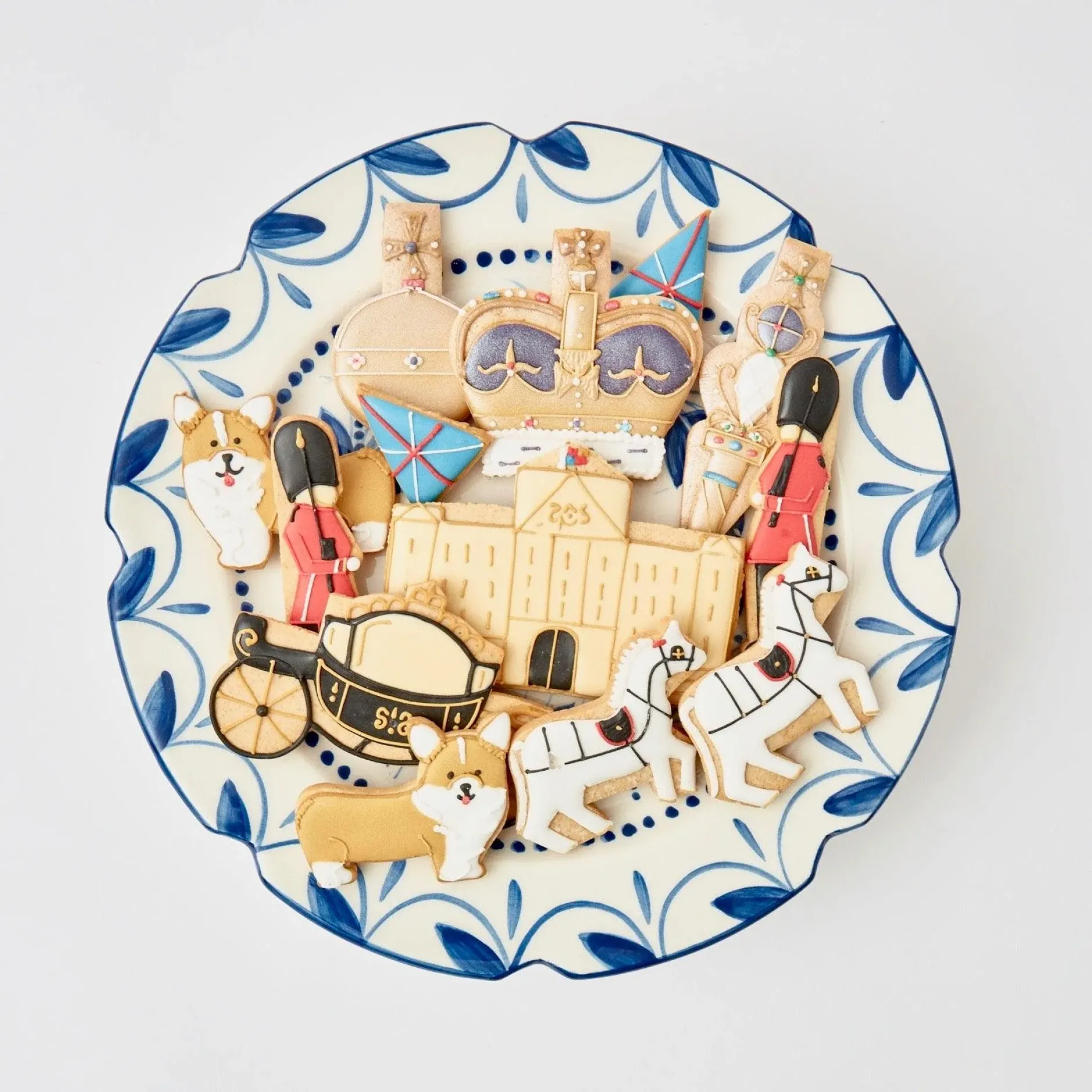 Hot Mrs. Alice Elizabeth Garland Cake Stand
