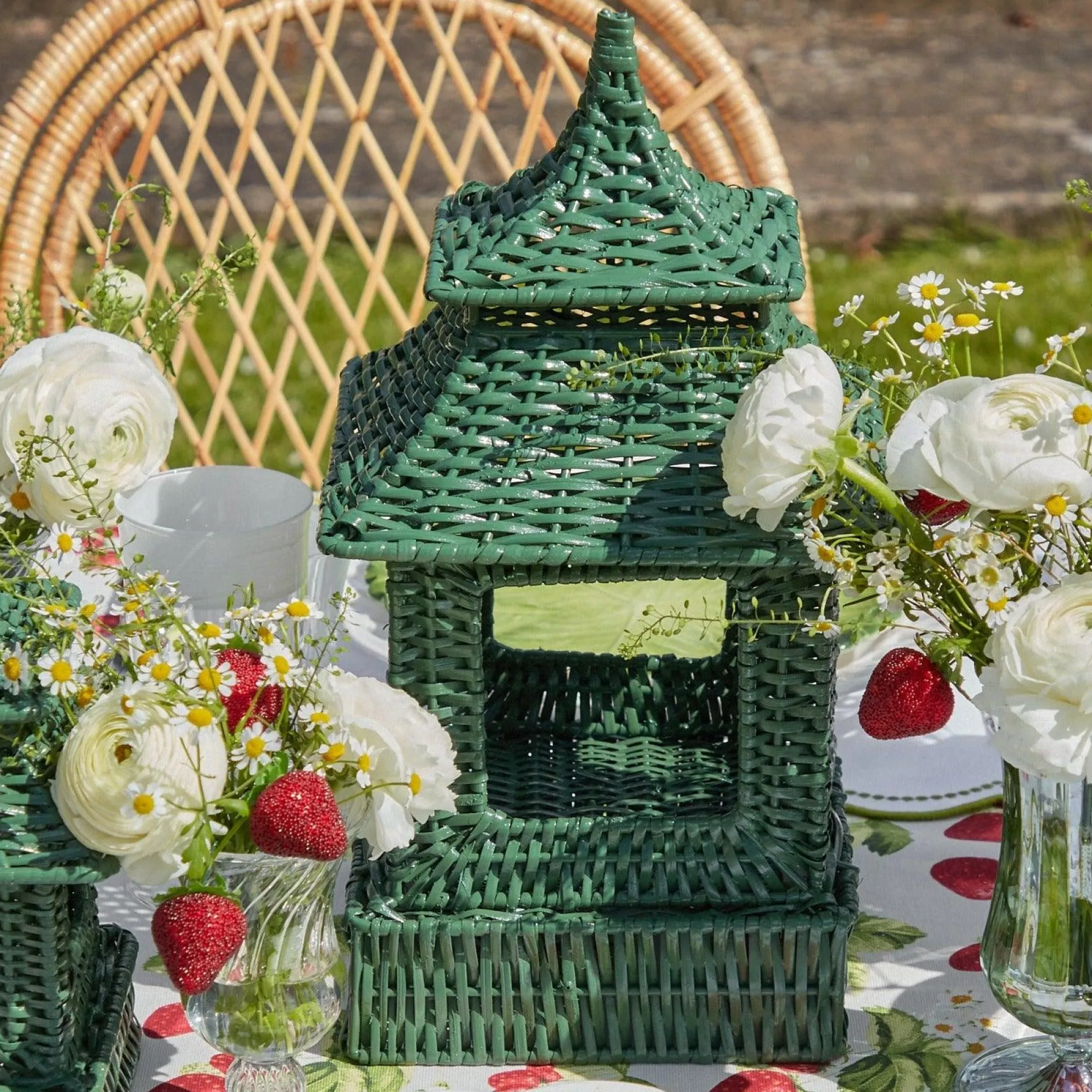 Hot Mrs. Alice Green Rattan Pagoda Lantern