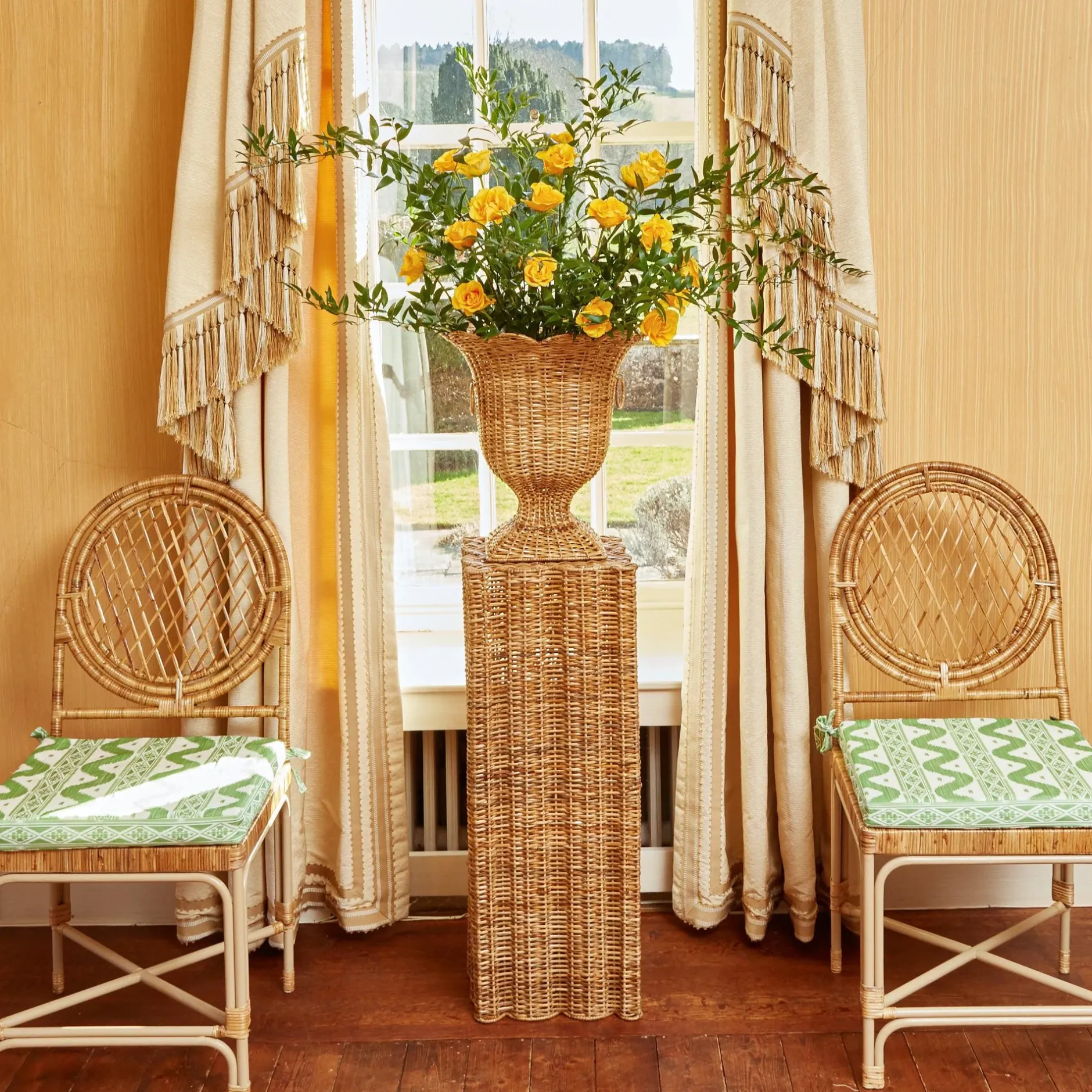 Best Mrs. Alice Liliana Scalloped Rattan Pedestal And Urn