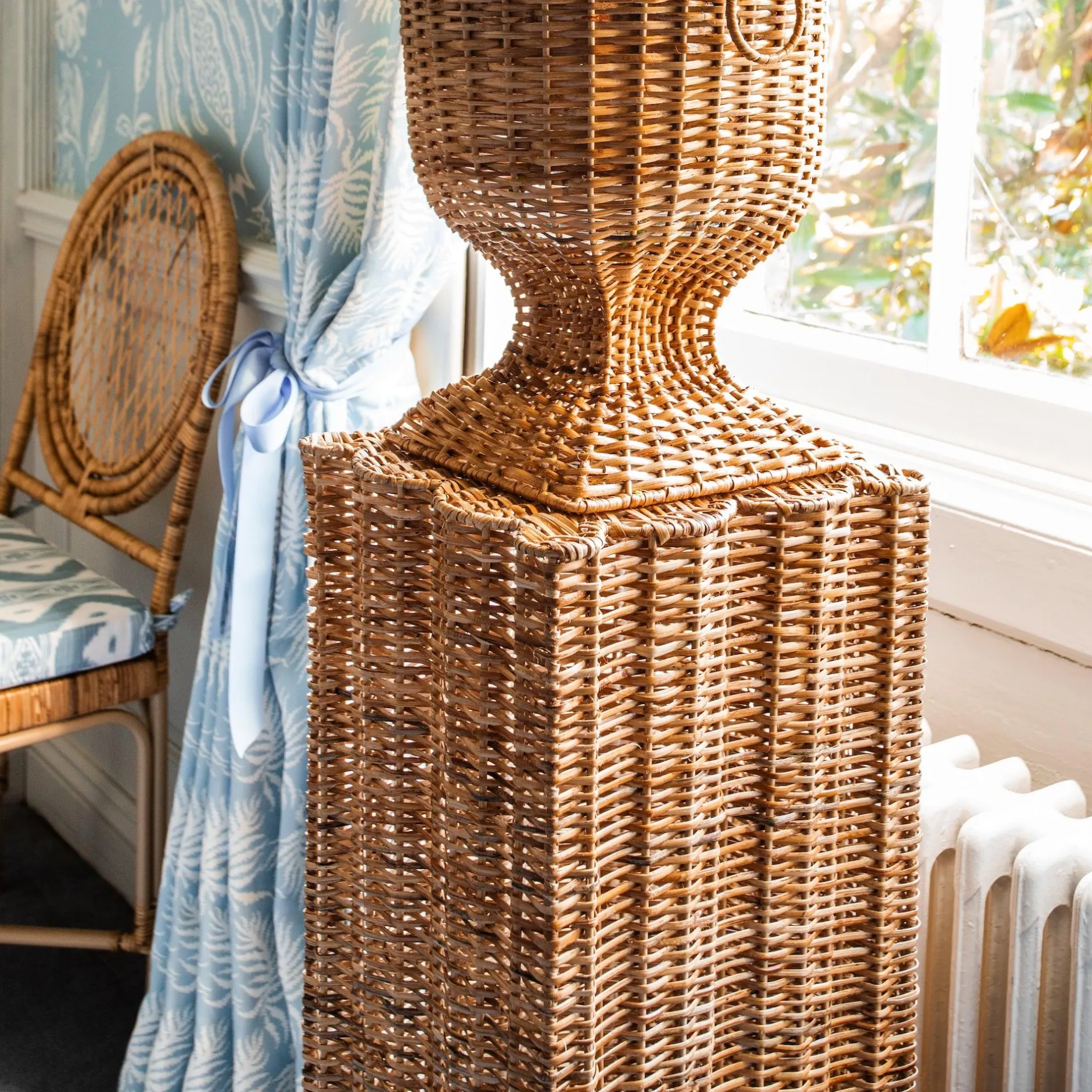 Best Mrs. Alice Liliana Scalloped Rattan Pedestal And Urn