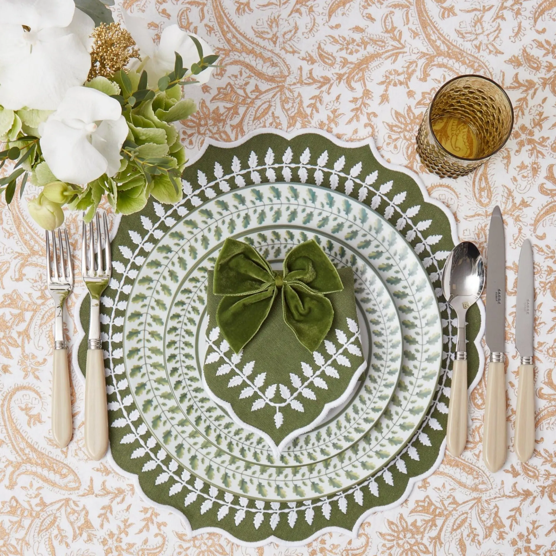 Discount Mrs. Alice Merry & Bright Tablecloth