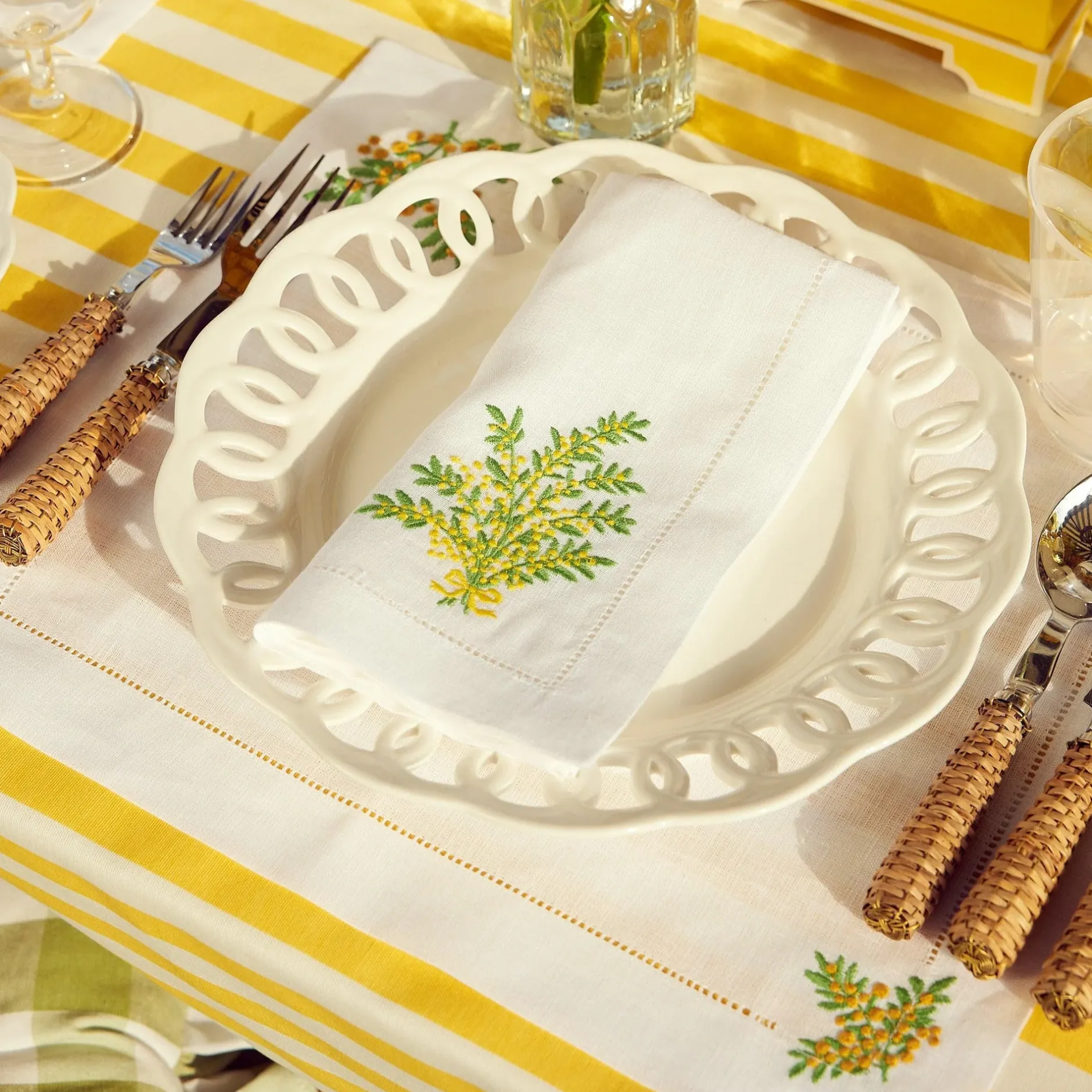 Clearance Mrs. Alice Mimosa White Linen Placemats & Napkins (Set Of 4)