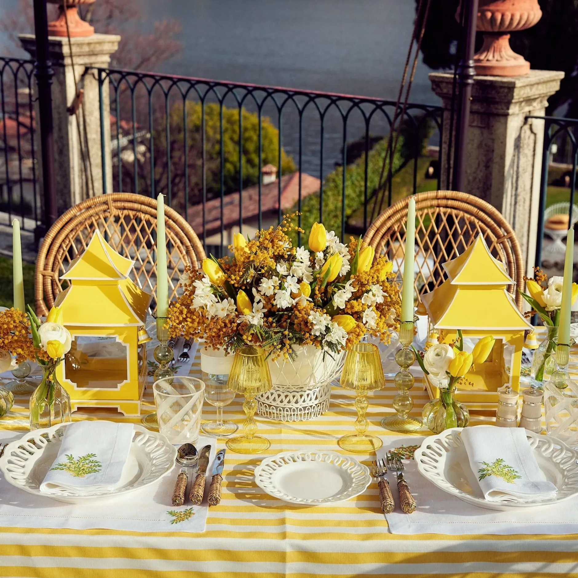 Clearance Mrs. Alice Mimosa White Linen Placemats & Napkins (Set Of 4)
