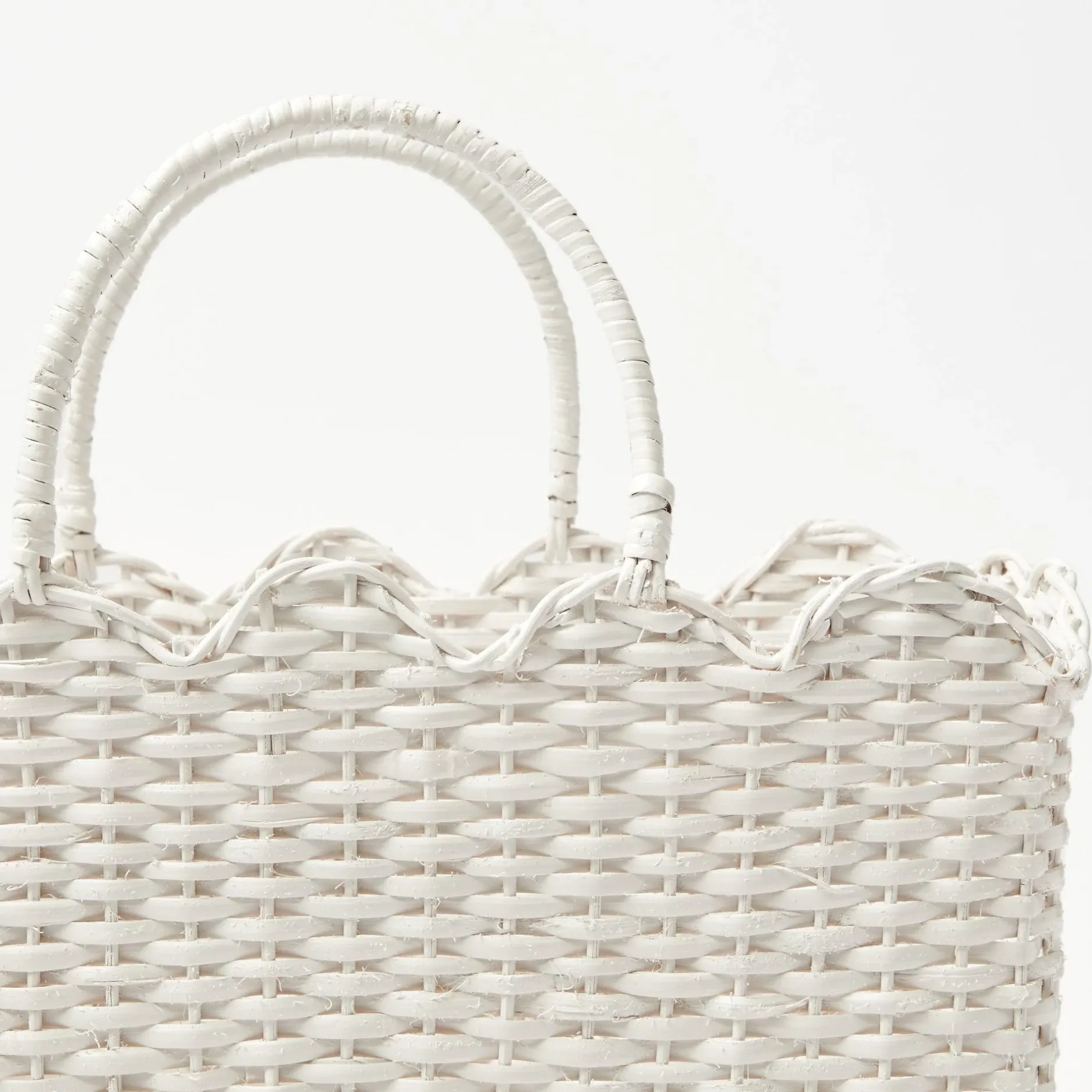 Sale Mrs. Alice White Rattan Tote Bag (White Bow)