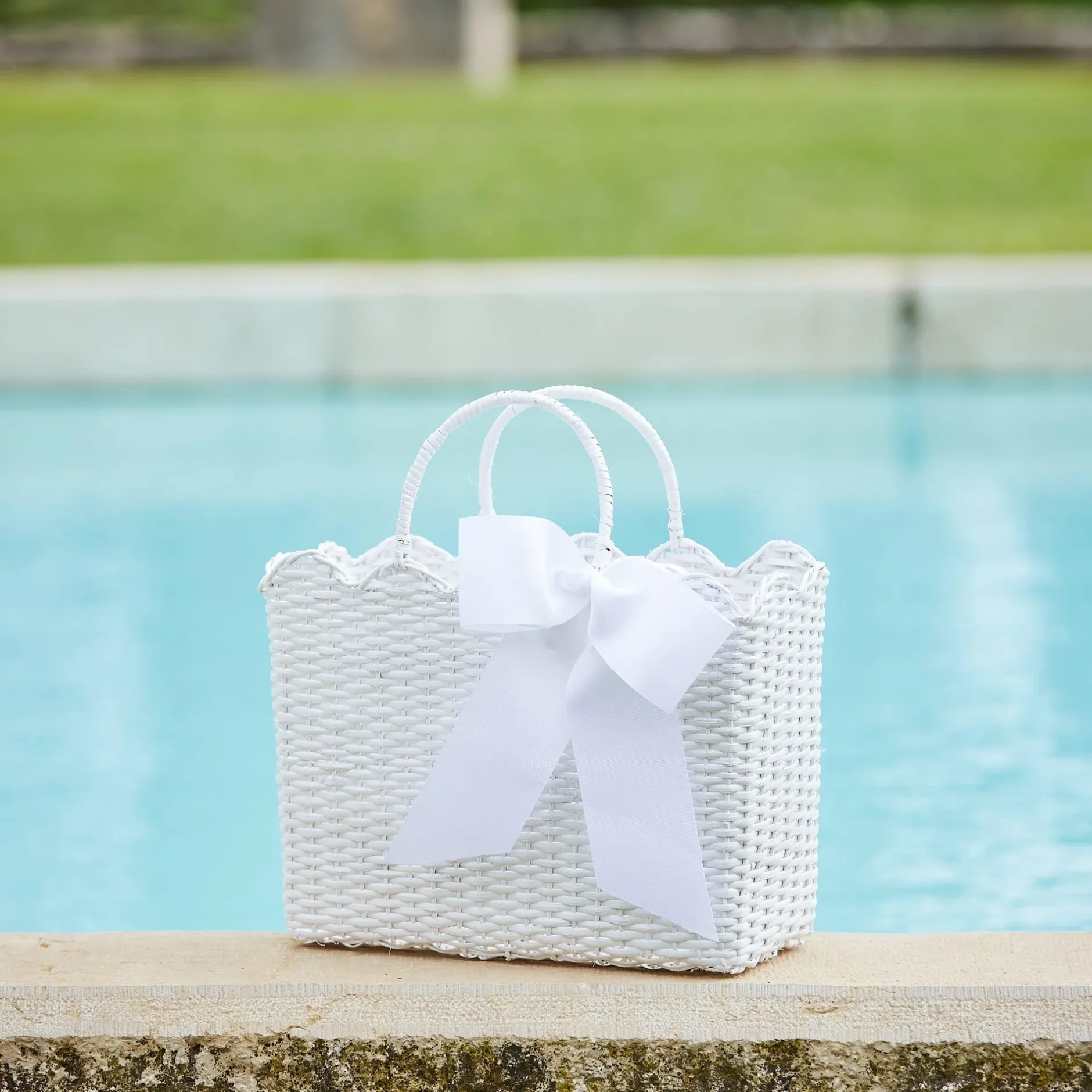 Sale Mrs. Alice White Rattan Tote Bag (Blue Bow)