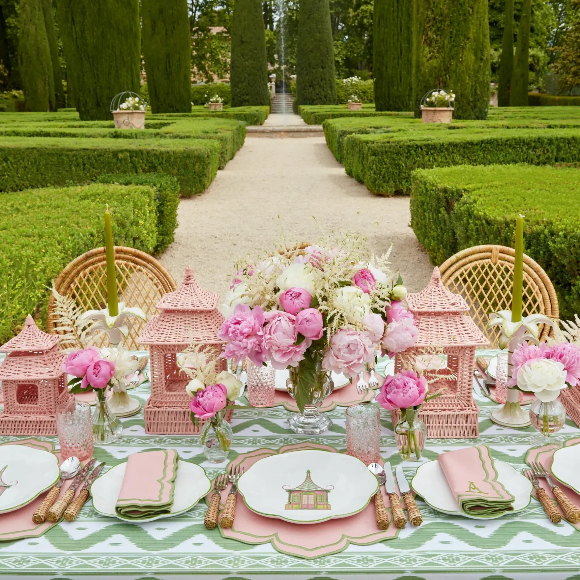 Outlet Mrs. Alice Pink & Green Pagoda Dinner Plate