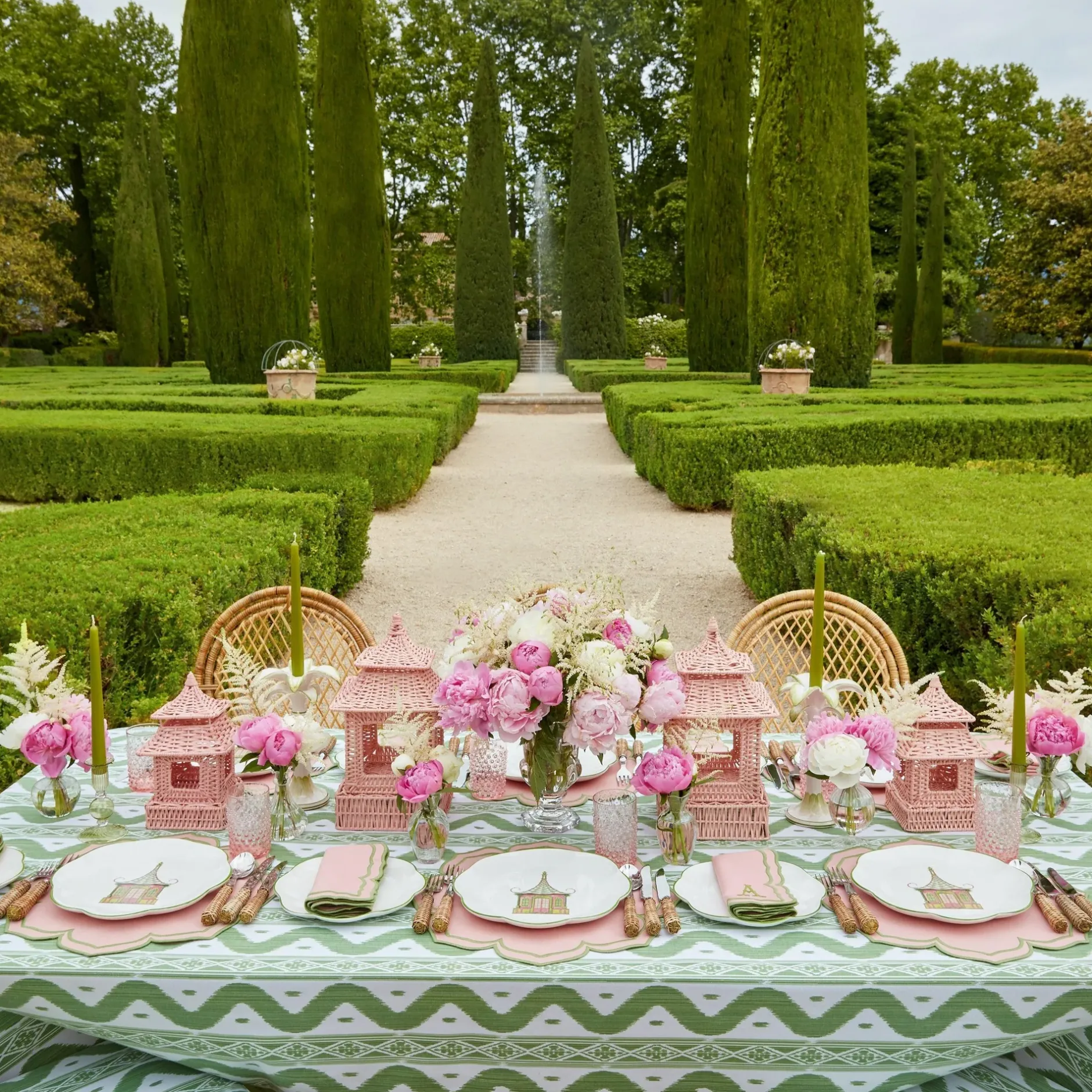 Outlet Mrs. Alice Pink & Green Pagoda Dinner Plate