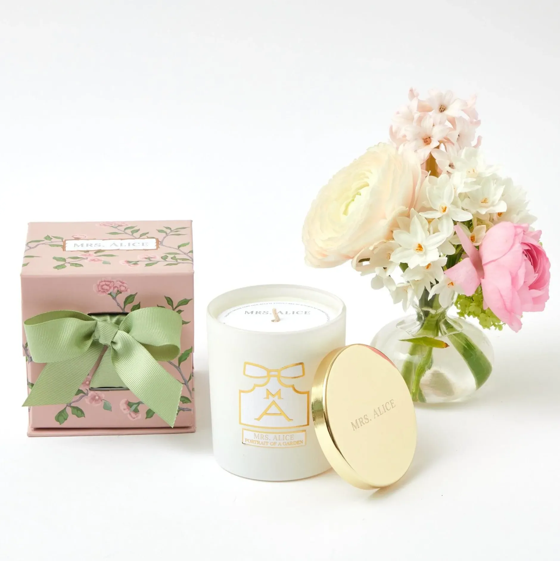 Hot Mrs. Alice Portrait Of A Garden Scented Candle