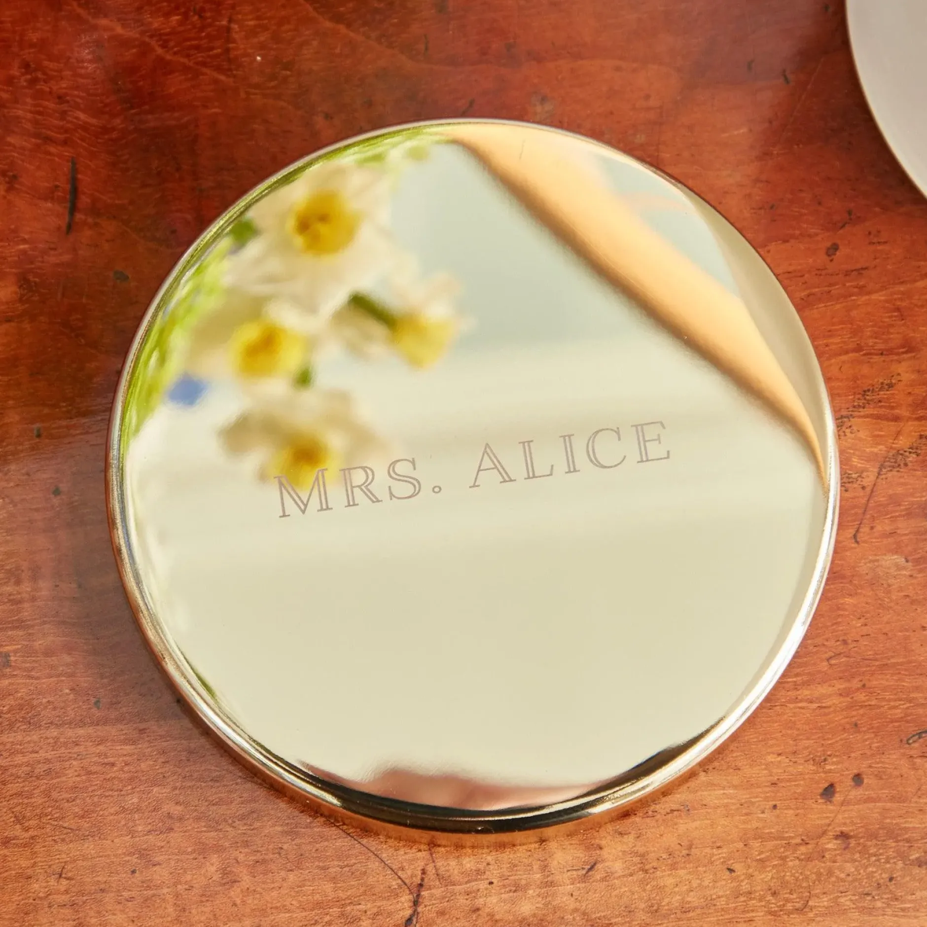 Hot Mrs. Alice Portrait Of A Garden Scented Candle