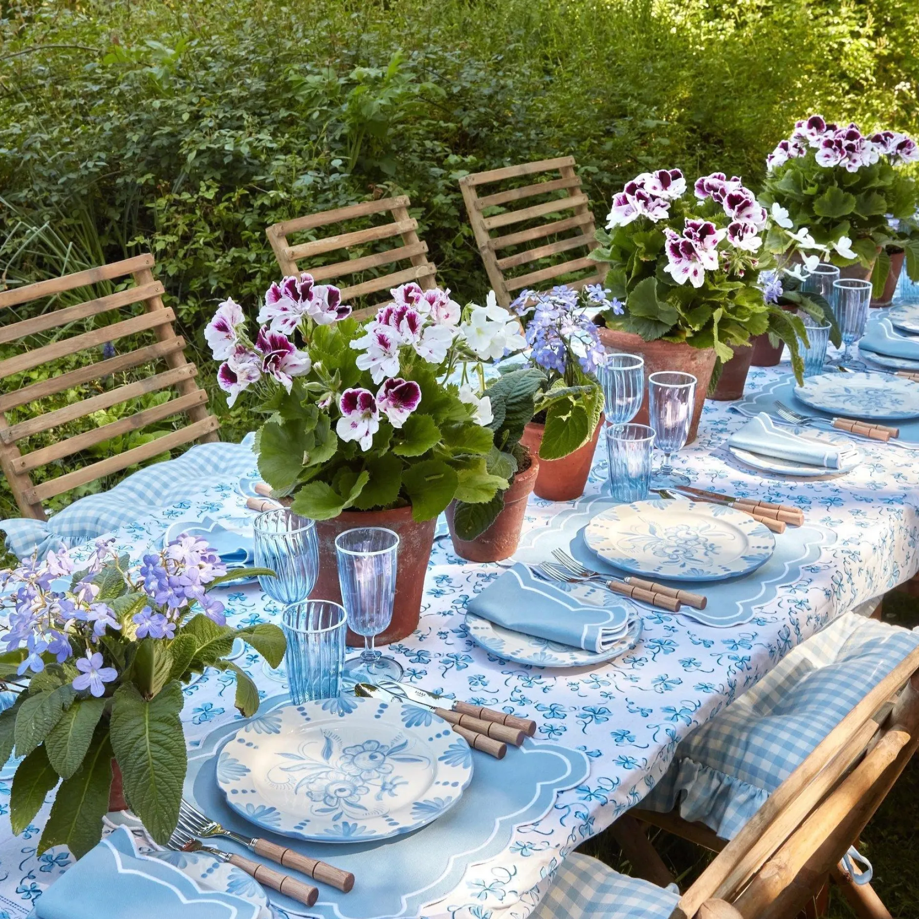 New Mrs. Alice Seville Blue Gardenia Starter Plate (Set Of 4)