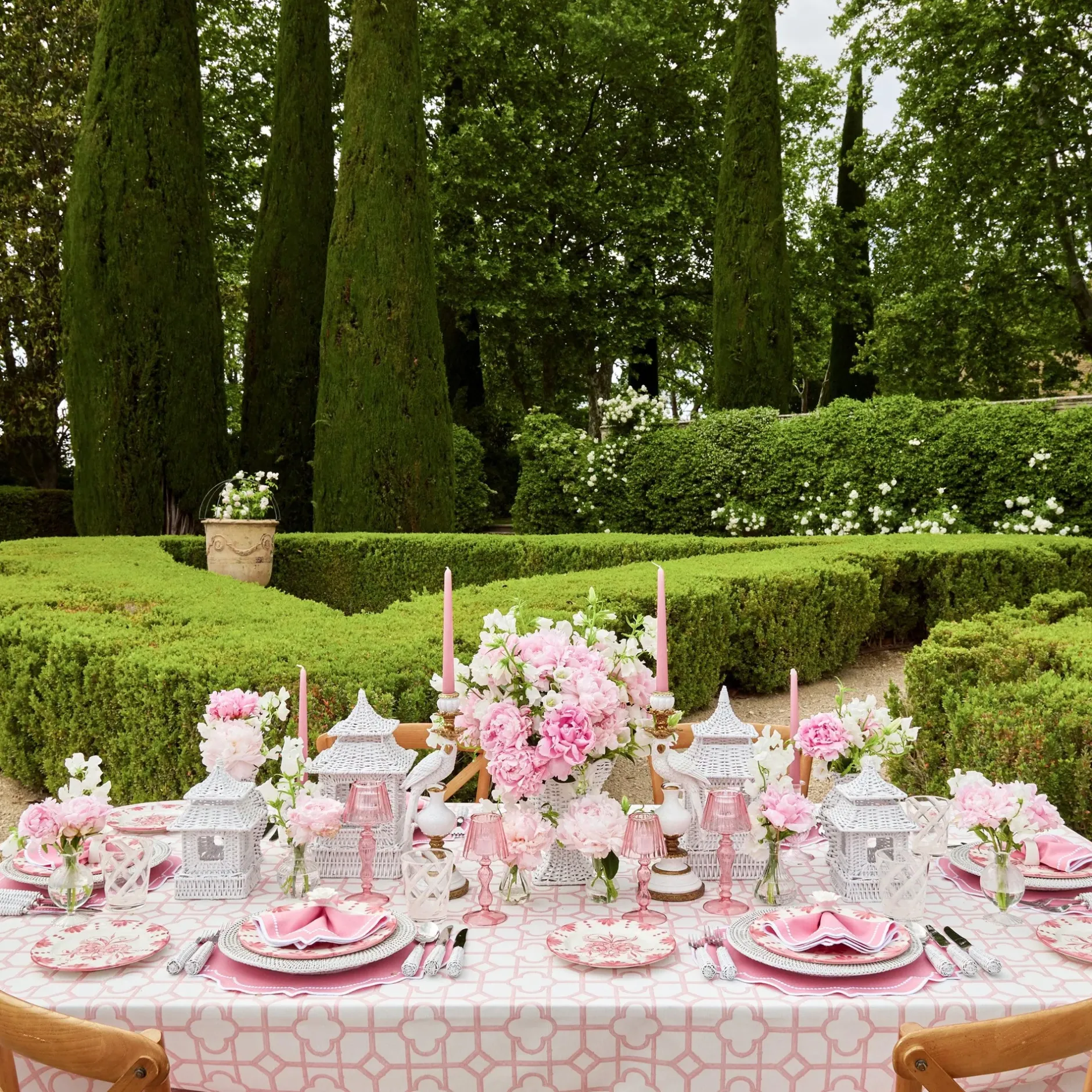 Hot Mrs. Alice Seville Pink Gardenia Dinner & Starter Plates (Set Of 8)