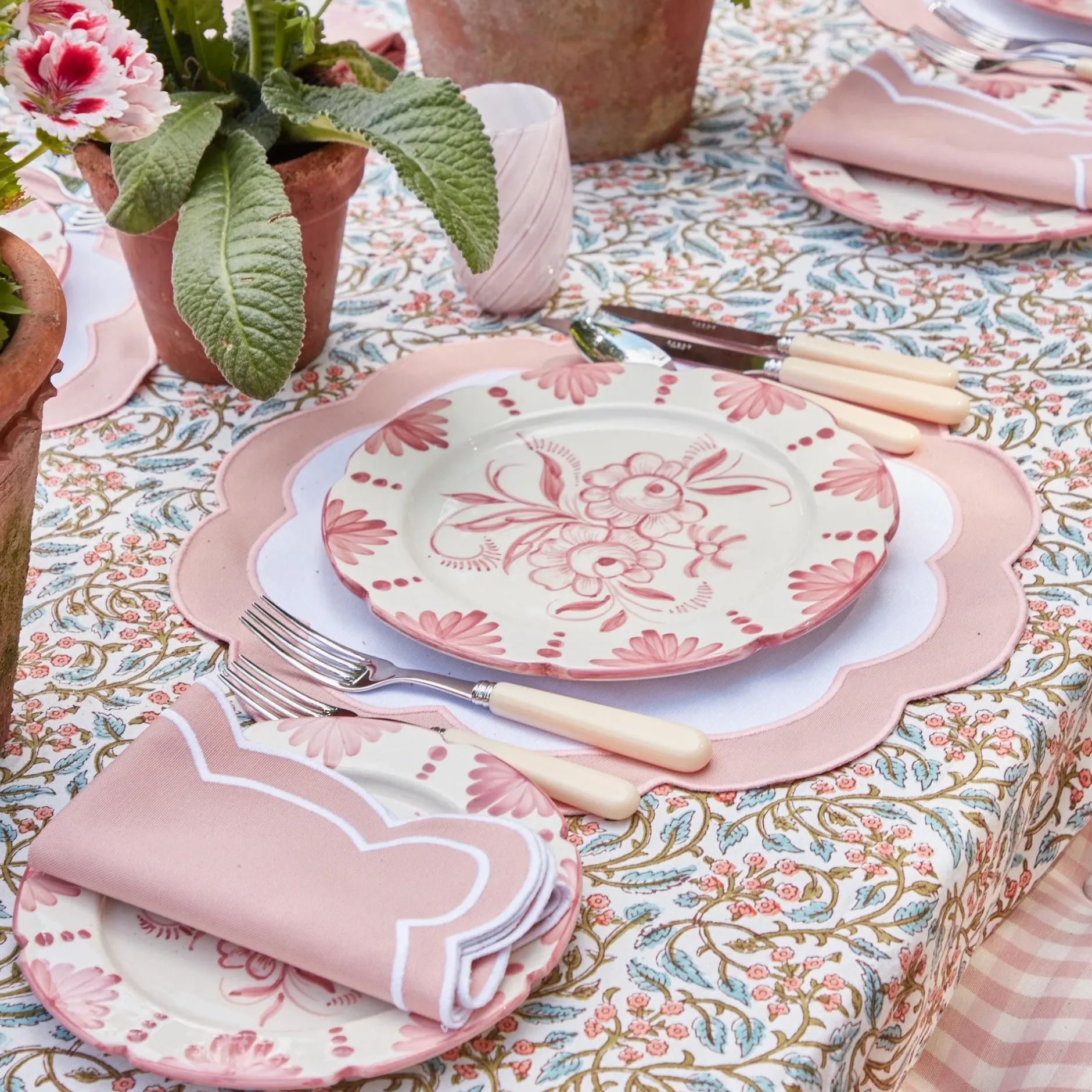 New Mrs. Alice Seville Pink Gardenia Starter Plate (Set Of 4)