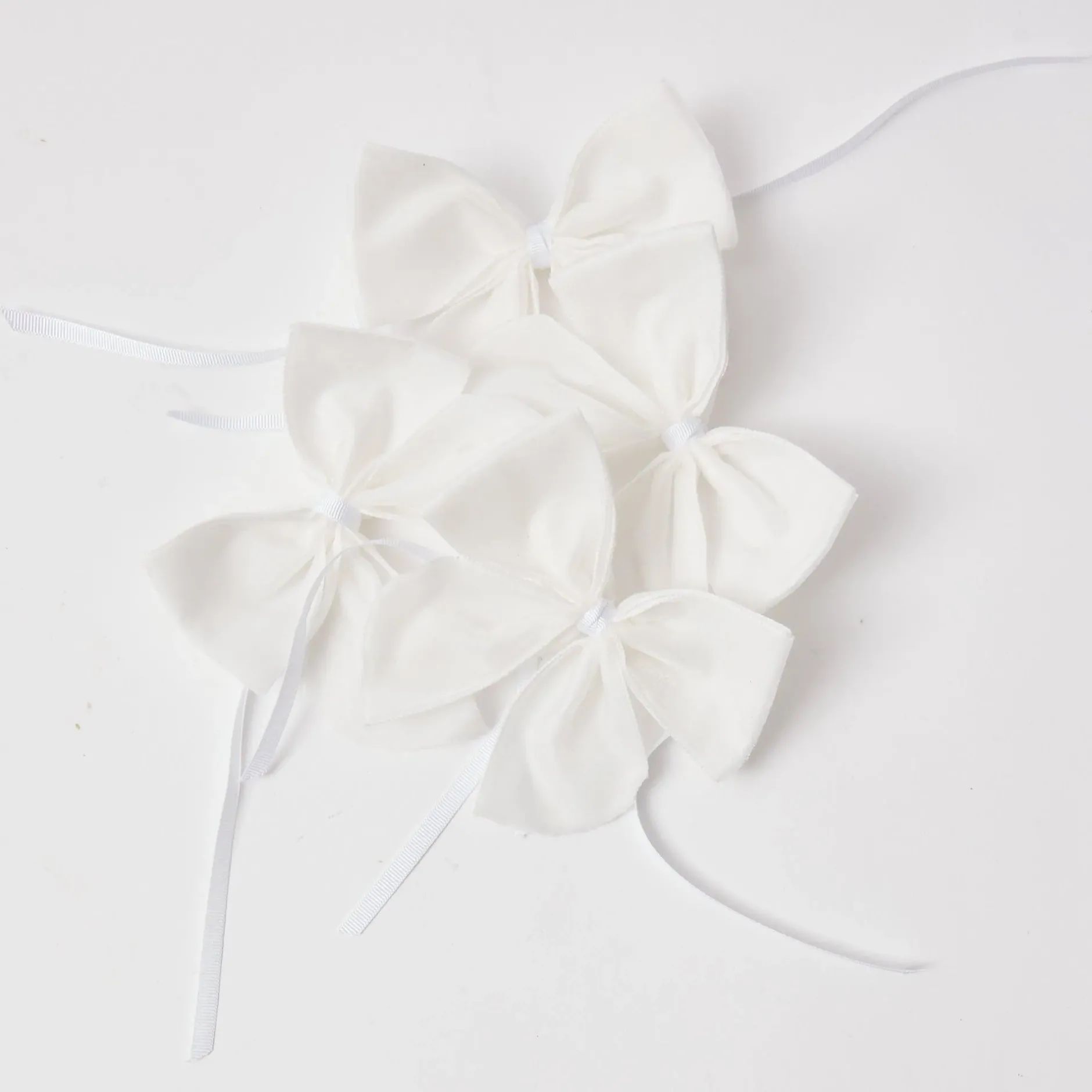 New Mrs. Alice Snow White Velvet Napkin Bows (Set Of 4)