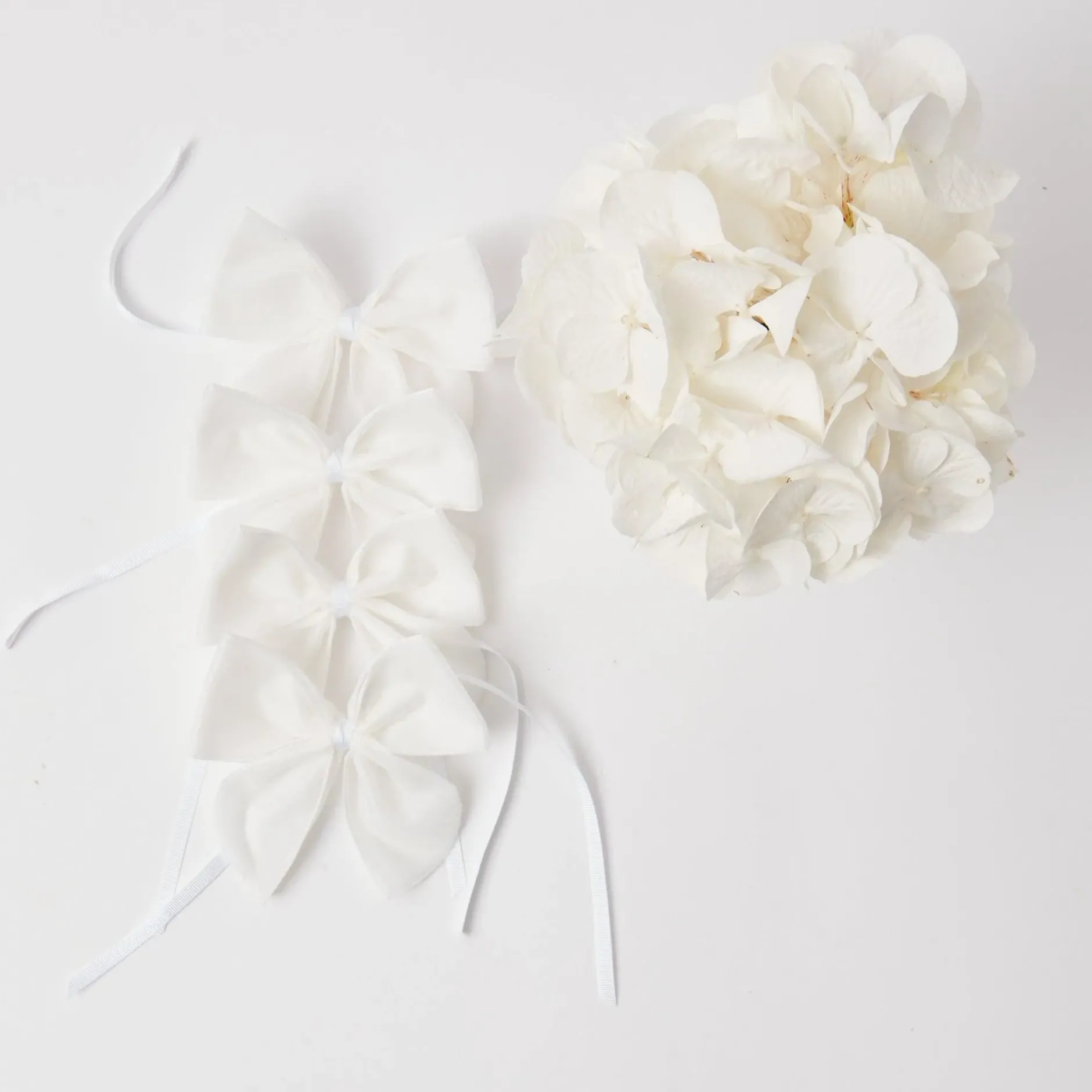 New Mrs. Alice Snow White Velvet Napkin Bows (Set Of 4)