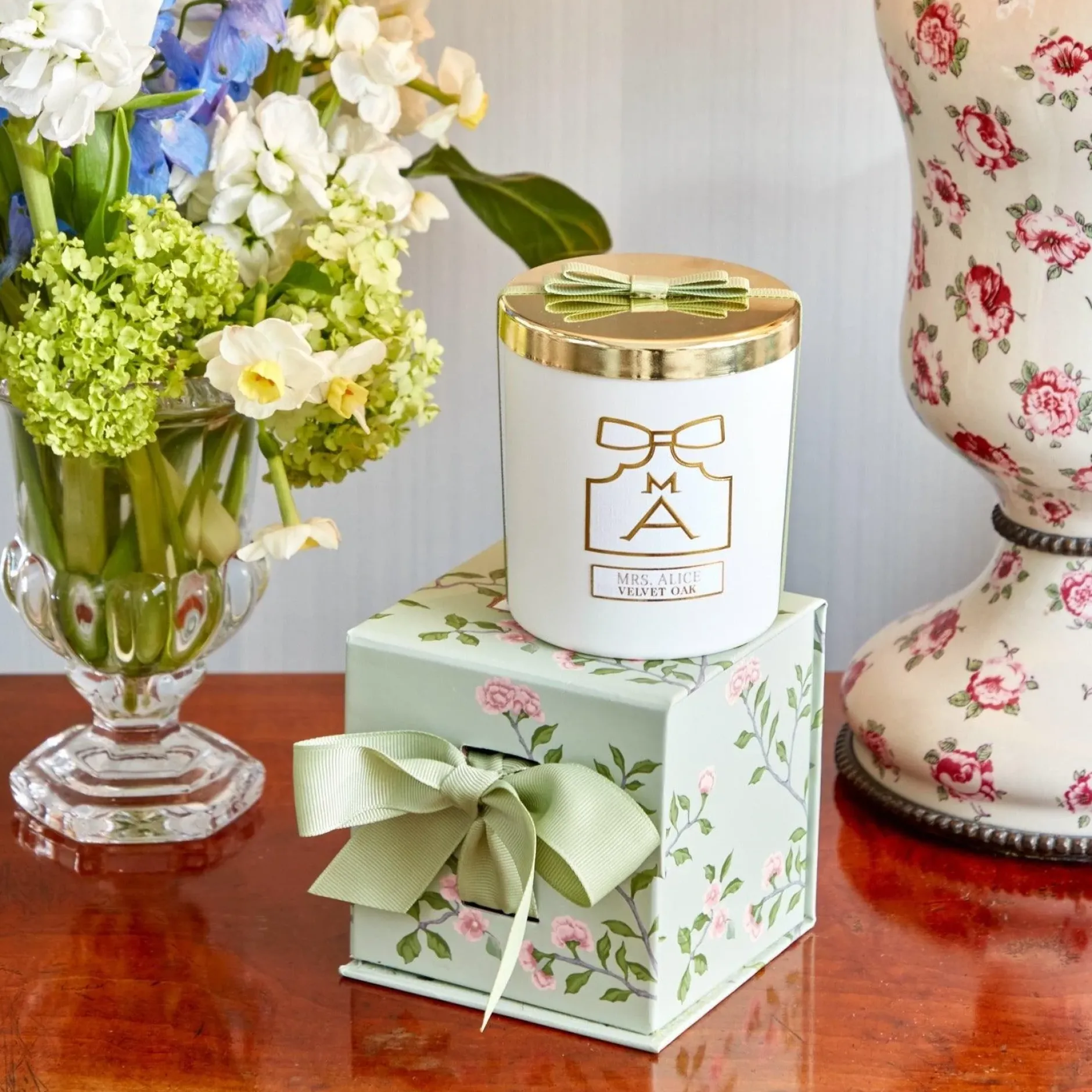 Online Mrs. Alice Velvet Oak Scented Candle