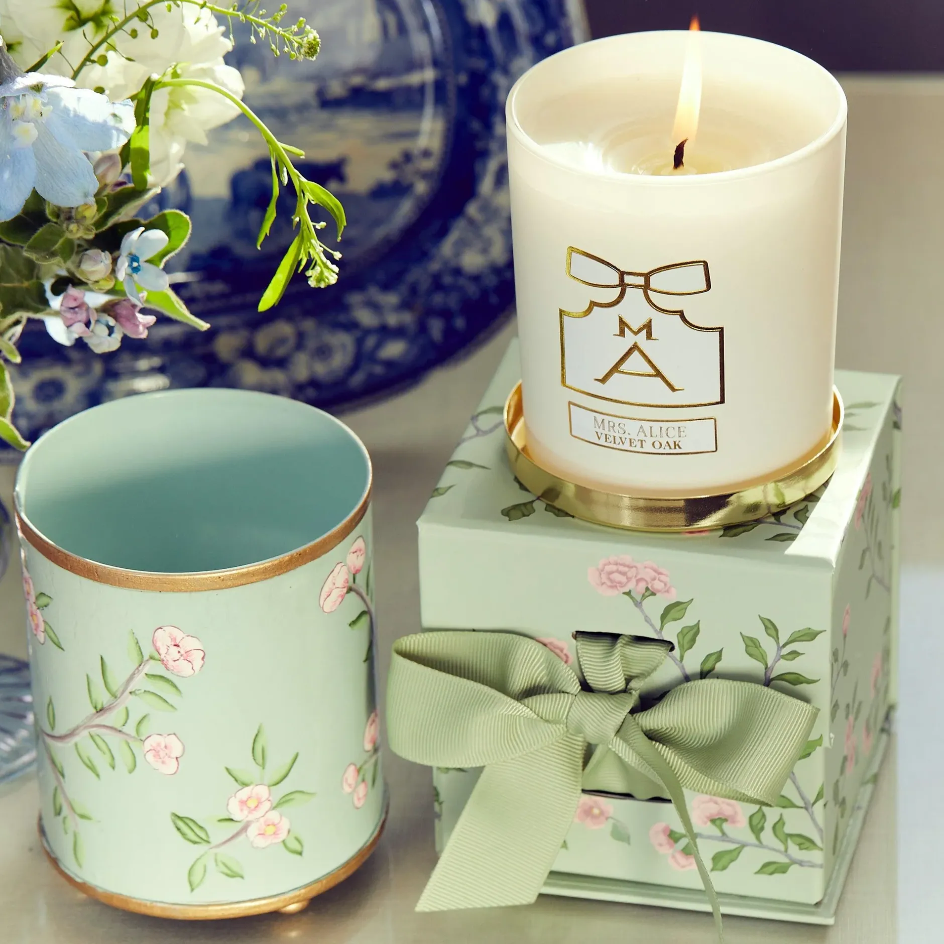 Online Mrs. Alice Velvet Oak Scented Candle