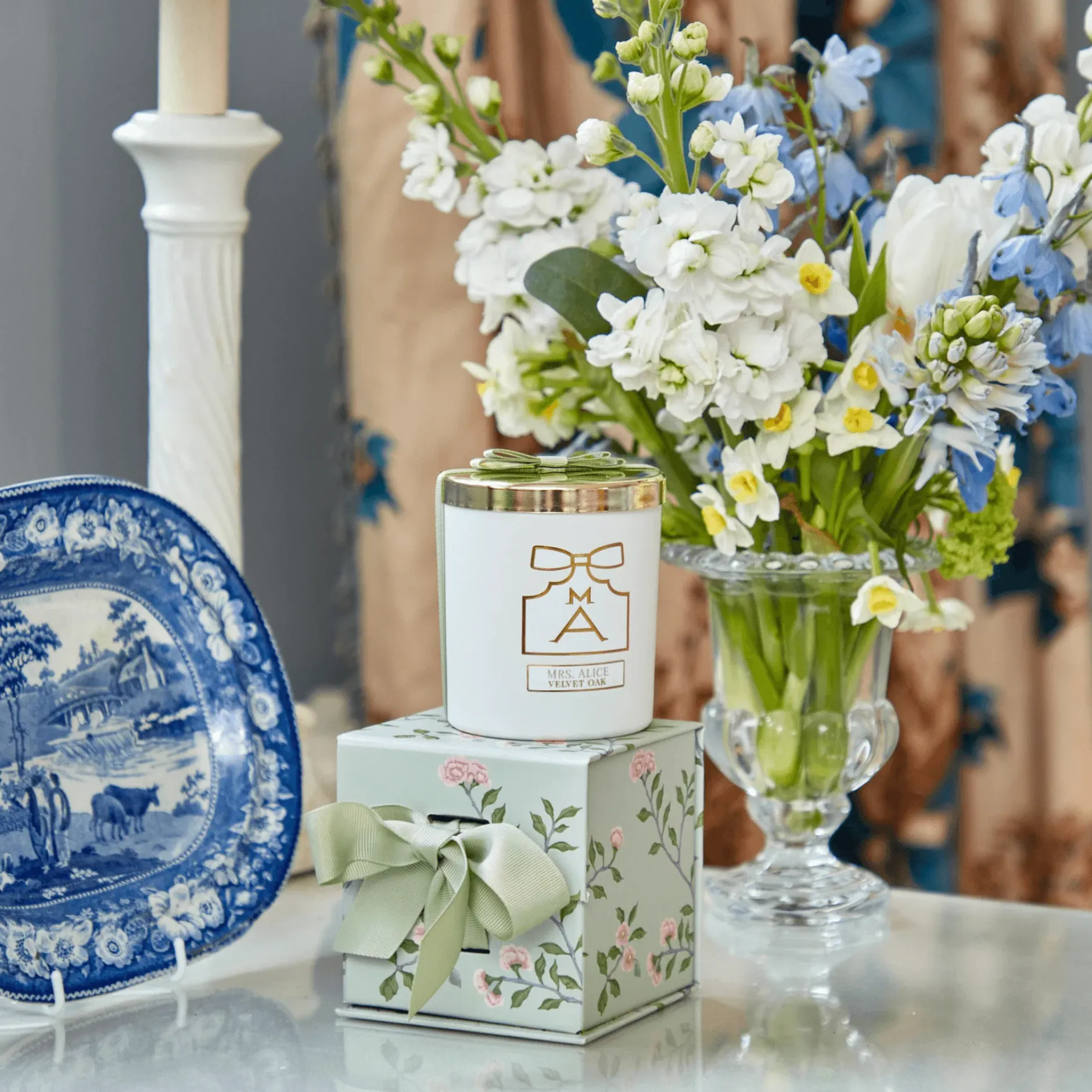 New Mrs. Alice Velvet Oak Scented Candle & Pot Set