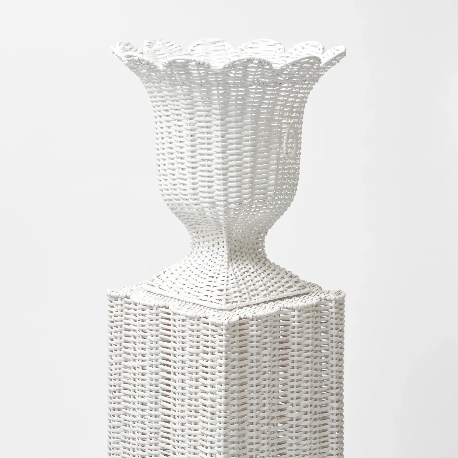 Hot Mrs. Alice White Liliana Scalloped Rattan Pedestal And Urn
