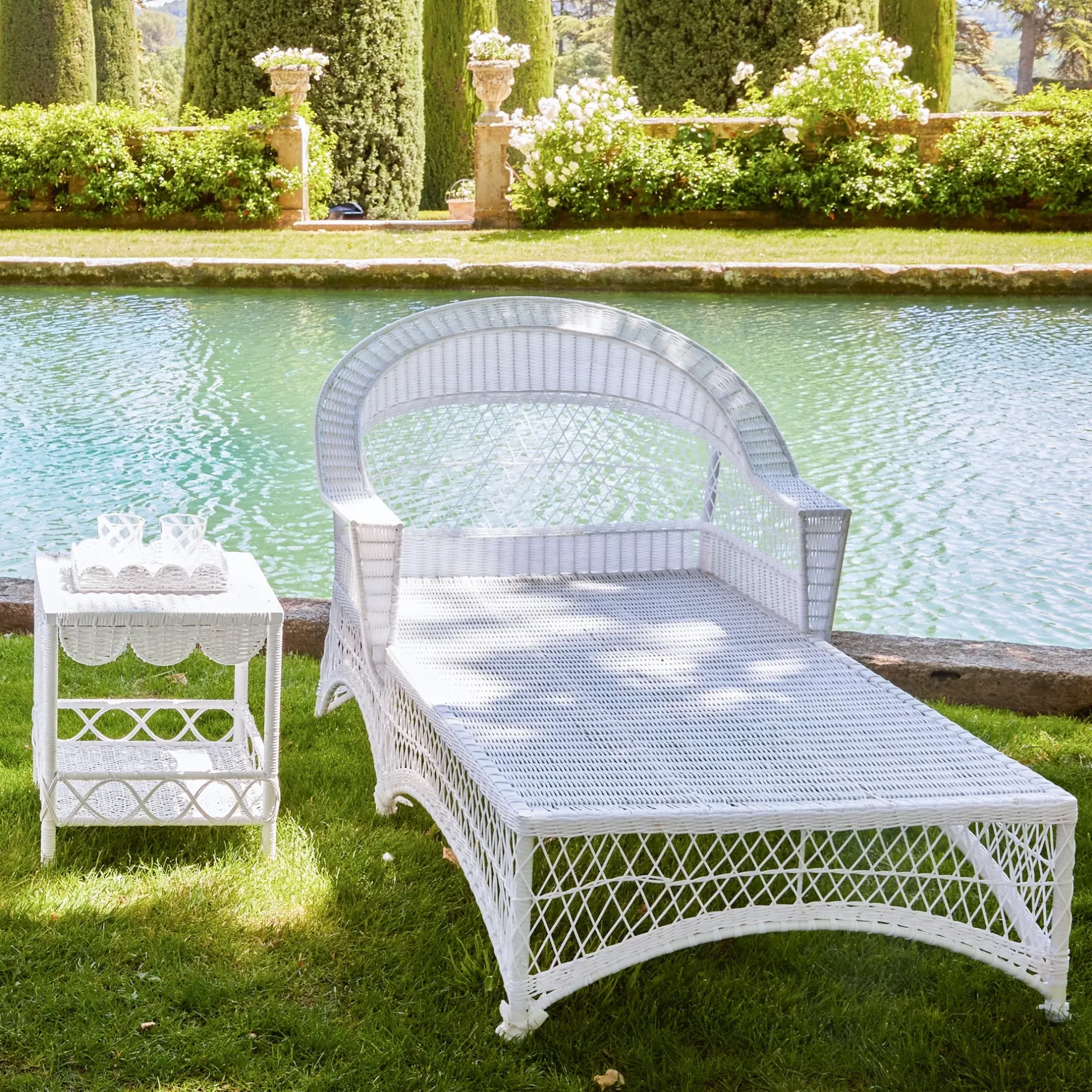 Online Mrs. Alice White Rattan Sun Lounger With Blue Ikat Cushion